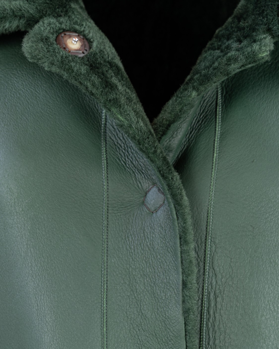 shop BENEDETTA NOVI  Montone: Benedetta Novi montone reversibile.
Colletto.
Maniche lunghe.
Tasche con patta.
Chiusura con bottoni.
Reversibile.
Composizione: 100% Pelle.
Fabbricato in Italia.. LAURA ASTRACANLIGHT-EDERA number 6677887